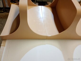 Police do kúpeľne - 8