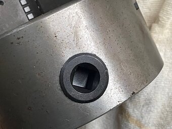 Predám nové sklučovadlo na sústruh VEVOR 125 mm - 8