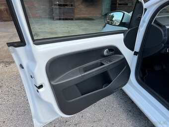 VOLKSWAGEN e-UP 37kWh 61kW AUTOMAT - 8