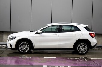 Mercedes-Benz GLA 180 A/T - 8