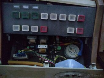 retro pc, telefony, kovova posteľ, matrace - 8