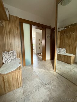 Dom s garážou v lokalite Krivé kúty v Skalici - 8