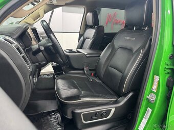 Dodge RAM 1500 Laramie Crew Cab 4x4 - 8