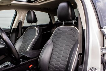 Ford Mondeo 2.0 Hybrid VIGNALE HEV eCVT / AJ NA SPLÁTKY - 8