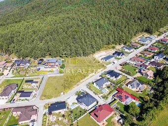 STAVEBNÝ pozemok na predaj v obci Pružina - 8