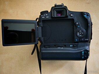 Canon EOS 760D + objektív + battery grip - 8