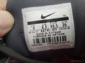 Damske bezecke tenisky NIKE Zoom Winflo 5. - 8