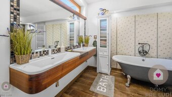 MA/ZOHOR - Rodinný dom s 2 bytovými jednotkami a 3 garážami - 8