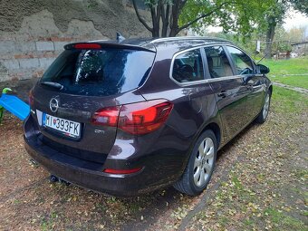Opel Astra Sport Tourer - 8