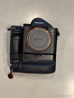 Sony A7iii + Meike A9 Grip - 8