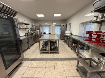 PREDAJ CUKRÁRSKEJ VÝROBY v centre Nitry - 8