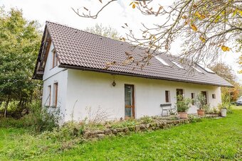 Sebestačný vidiecky statok s viacerými stavbami na samote - 8