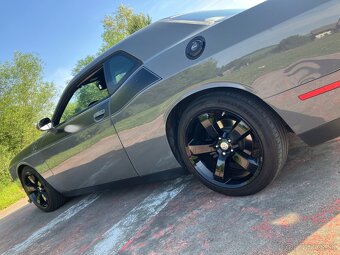 Dodge Challenger 5,7 HEMI — rok 2017 — 276 kW — manuál - 8