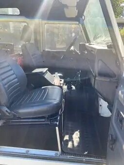 Predám Land Rover Defender 2,5 TD - 8