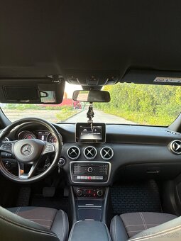 Mercedes Benz A220 4Matic benzín - 8
