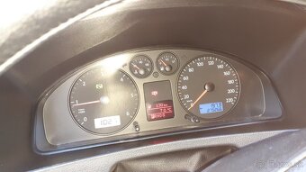 Volkswagen Caravelle - 8