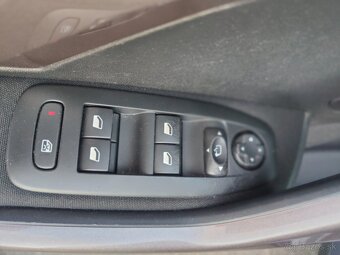 Peugeot 2008 1,2 VTi 2014 126 tis km - 8