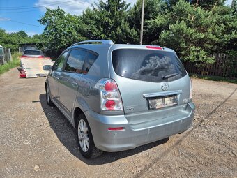 Toyota corolla verso - 8