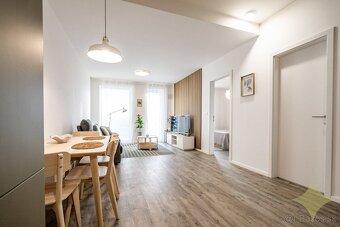 Ponúkam na prenájom dvojizbový byt s garážovým státim v poly - 8