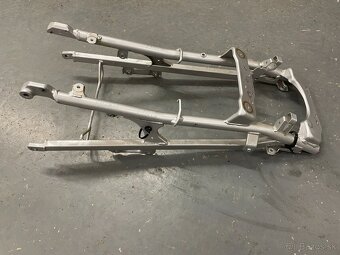 suzuki sv650 vyfuk kryt strmen podsedlovka kyvna chladič - 8