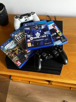 PS 4 PRO - 8