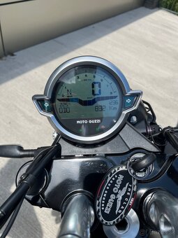 Moto Guzzi V9 Bobber Special Edition - 8