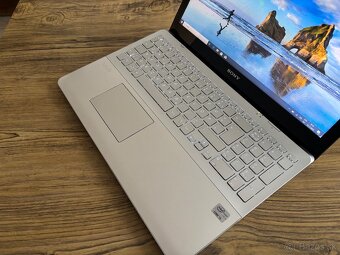 15.6"/Notebook/i5-3337/8GB RAM/750GB HDD/2x Grafická karta - 8