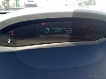 Toyota Yaris 1.0 51kw r.2007 - 8