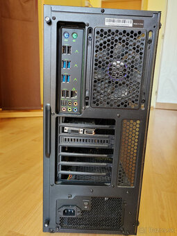 Výkonný počítač Xeon (64GB RAM) - 8