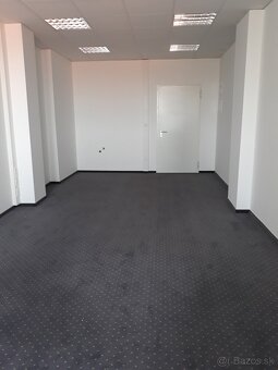 Na prenájom kancelárie v nákupnom Stredisku Shopping centre - 8