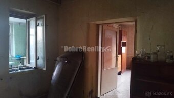 Starší rodinný dom v obci Vlčany , vhodný na kompletnú rekon - 8