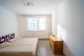Veľkometrážny 3-izbový byt vo Vrábľoch na predaj - 8
