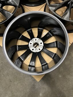 Nepoužité hliníkové disky 5x112 R19 Škoda Crystal Black - 8