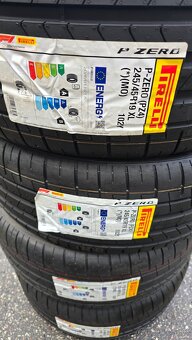 245/45R19 - 8