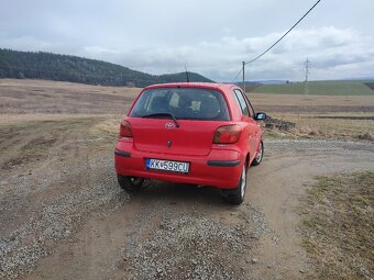 Toyota Yaris 1.0 benzín - 8