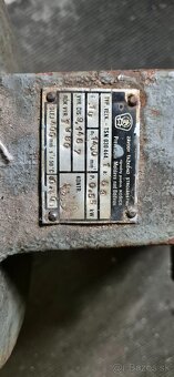 Predám uhlovú prevodovku v pomere 10 ku 1 - 8