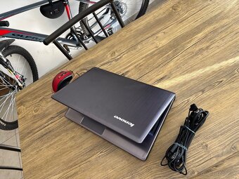 Lenovo/Notebook/i5/4GB RAM/500GB SSHD 2x Grafika 2GB - 8