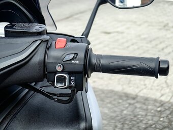 Yamaha TMAX 560 2022 - 8