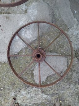Staré koleso na dekoráciu - 8