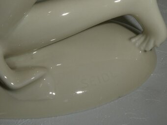 Porcelánový akt Dievčina - 8