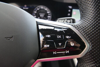 Predám VW TOUAREG 3.0 TDI R-Line, 4x4 - 8