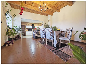 2 RODINNÉ DOMY / JEDEN POZEMOK /  PREDAJ / ZVOLEN - 8