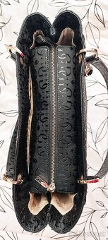 Predám kabelku zn. Guess - 8