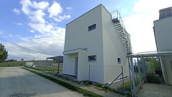 TOCA real - predaj - štýlový dvojpodlažný RD v obci Hôrky - 8