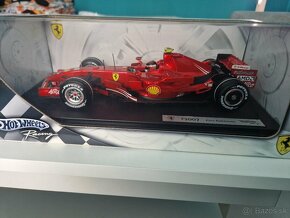 Ferrari F2007 - Jazdec Kimi Raikkonen (2007) 1:18 Hot Wheels - 8