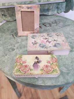 Okrúhly stôl, polička - 8