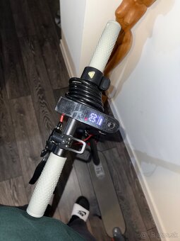 Elektricka kolobezka Aerium AOVO PRO - 8