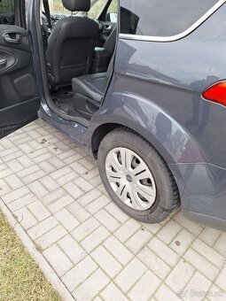 Ford S-Max
- 8