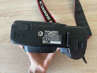 Canon EOS 5D Mark II + blesk Canon Speedlite 550EX - 8