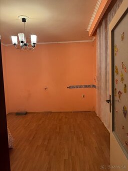 V centre Kolárova dom s pozemkom 2274m2 je na predaj - 8